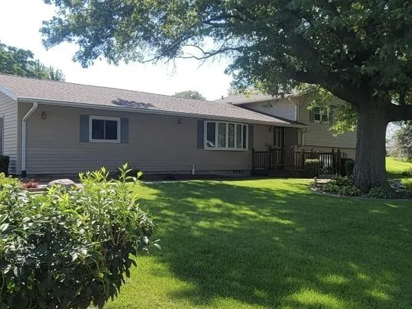 109 Crestview Dr, Marshalltown, IA 50158