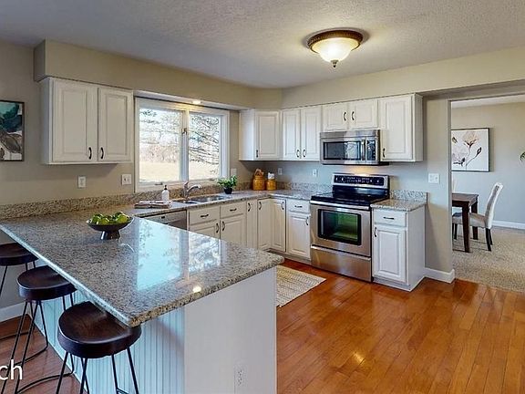 5th image of 648 Woodhill Dr
