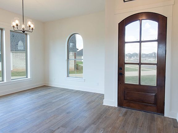 4th image of 319 Newport Ln