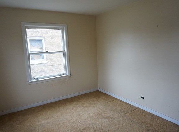 3rd image of 14111 S Dearborn St