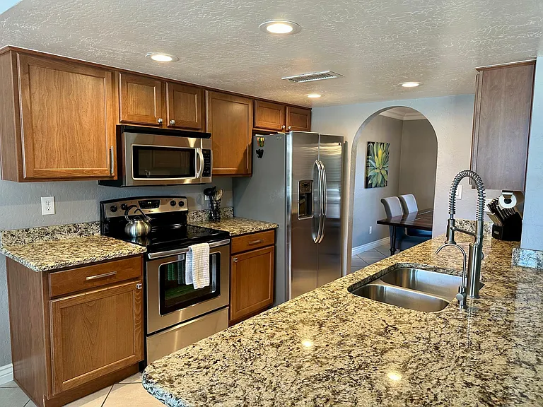 7019 E Hearn Rd — Photo 4