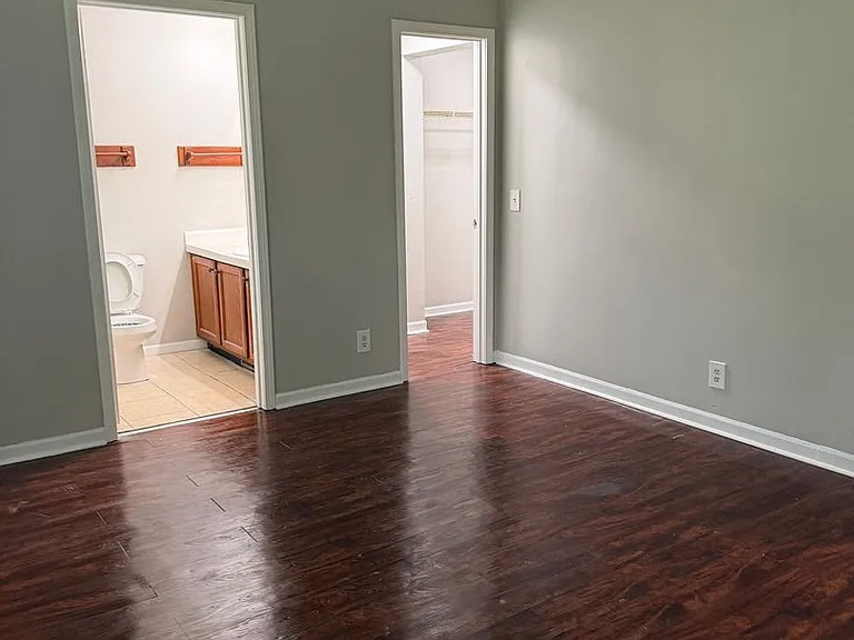 2410 Adams St — Photo 4