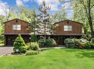 16 Blackhawk Rd, Scarsdale, NY 10583