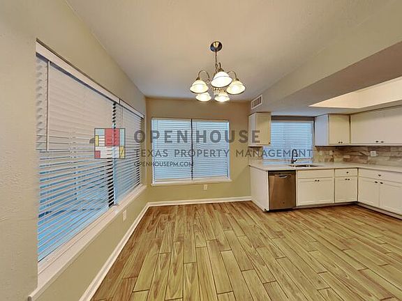 5th image of 3413 Castle Rock Ln