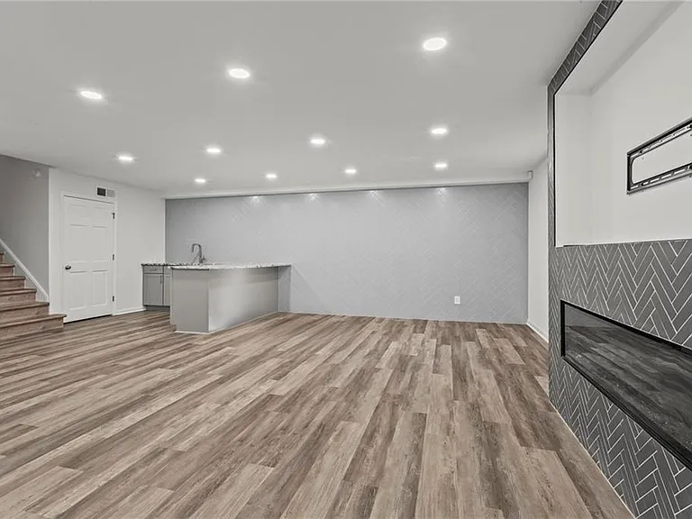 1106 Aurora Ct — Photo 30