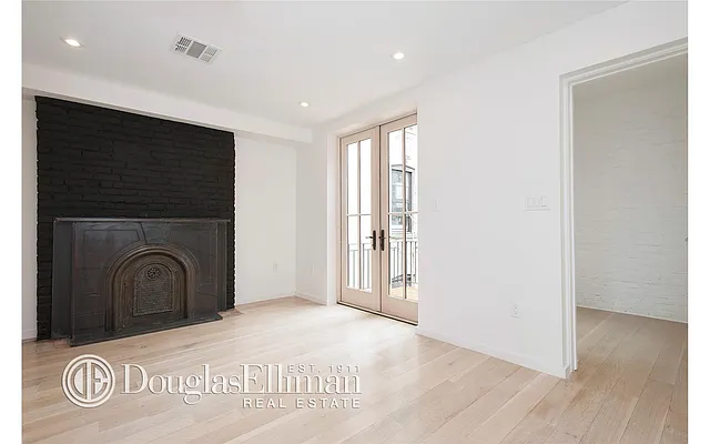 Sold by Douglas Elliman | media 21