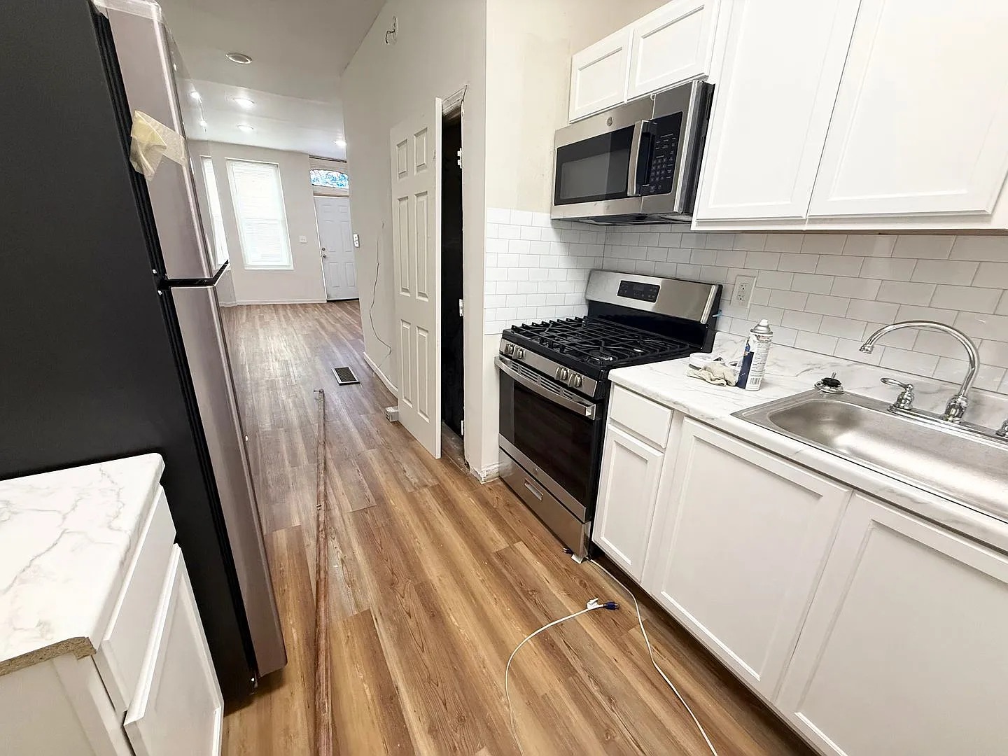Stunning 2-Bed Townhome Near Temple University! Available NOW! — Photo 1