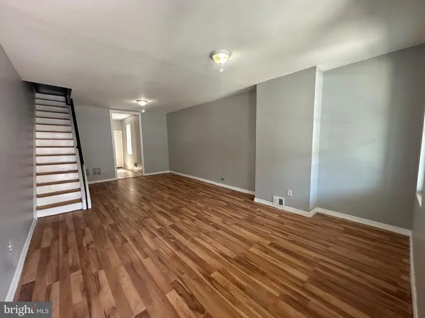 2111 S Simpson St, Philadelphia, PA 19142