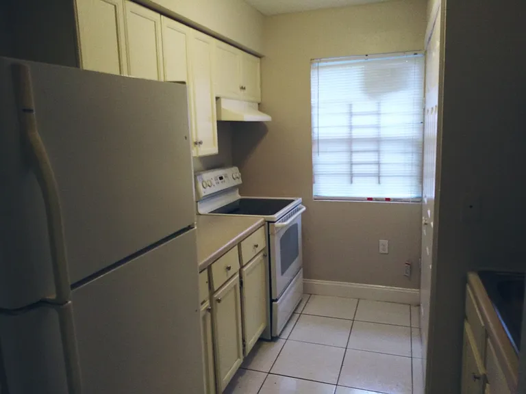 7667 Avon Park Blvd — Photo 3