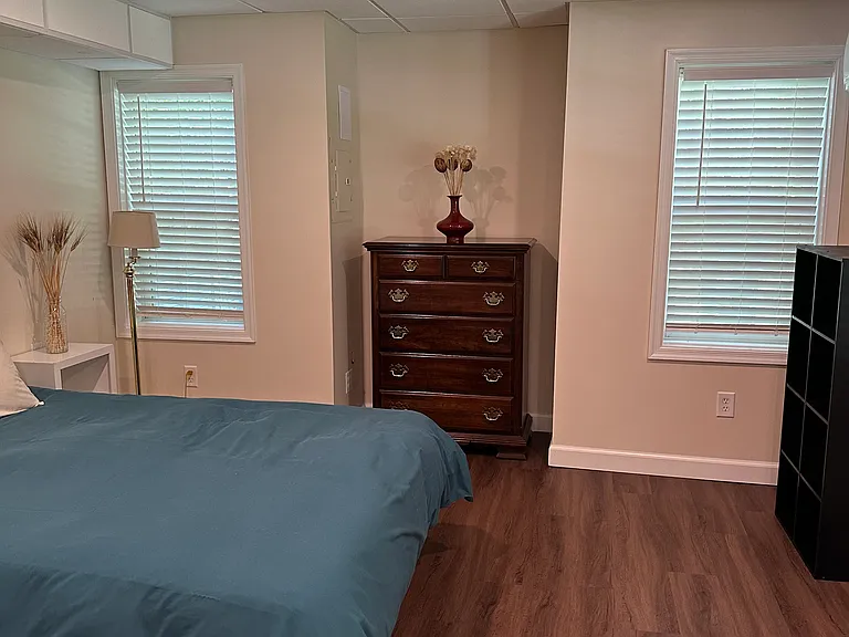 1826 Clay Dr — Photo 3