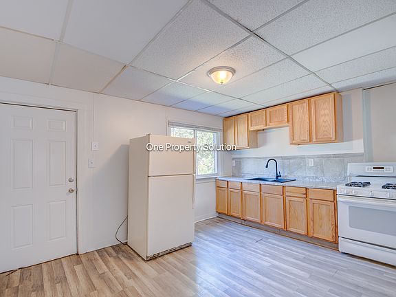 3rd image of 330 Bridge St #330