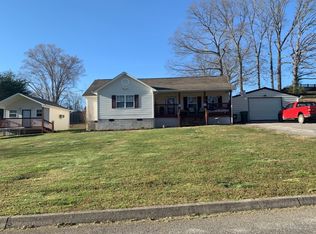 205 Alpine Dr, Jacksboro, TN 37757