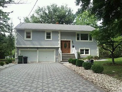254 W 1st St photo 1