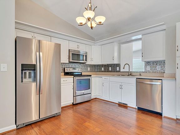 4th image of 1905 Summerfield Dr