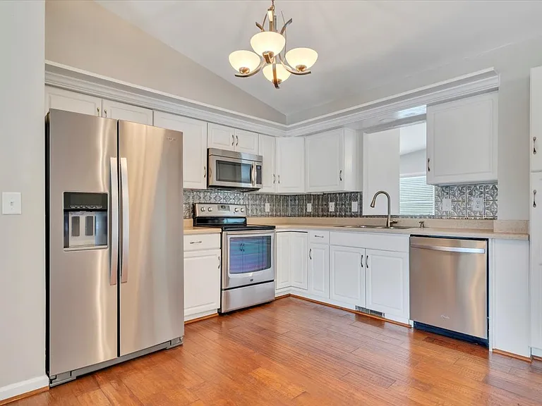 1905 Summerfield Dr — Photo 4