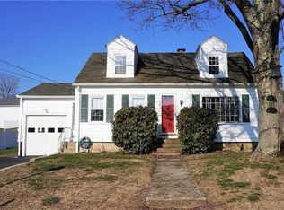 7 Stephen St, Smithfield, RI 02828