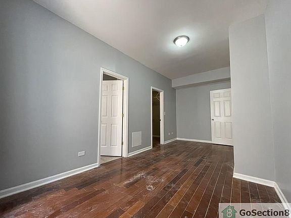 5th image of 4731 S Ingleside Ave Front 2