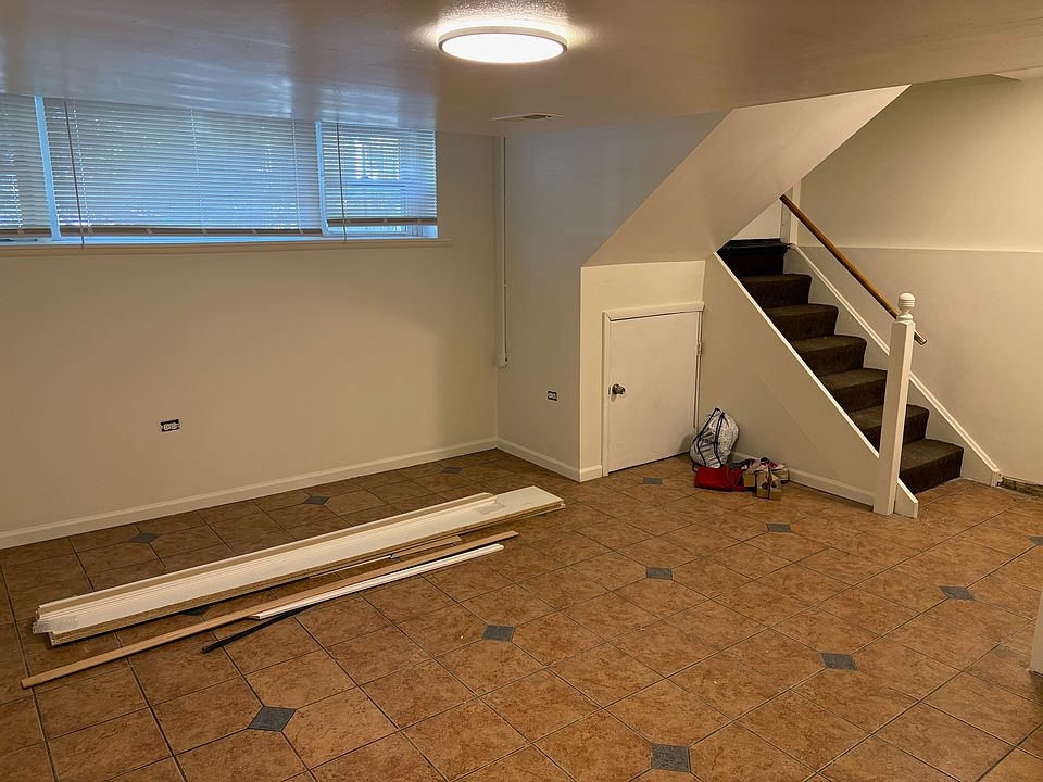 Living room - ~ 125 sqft