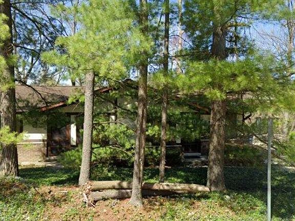 3rd image of 1541 Jones Dr