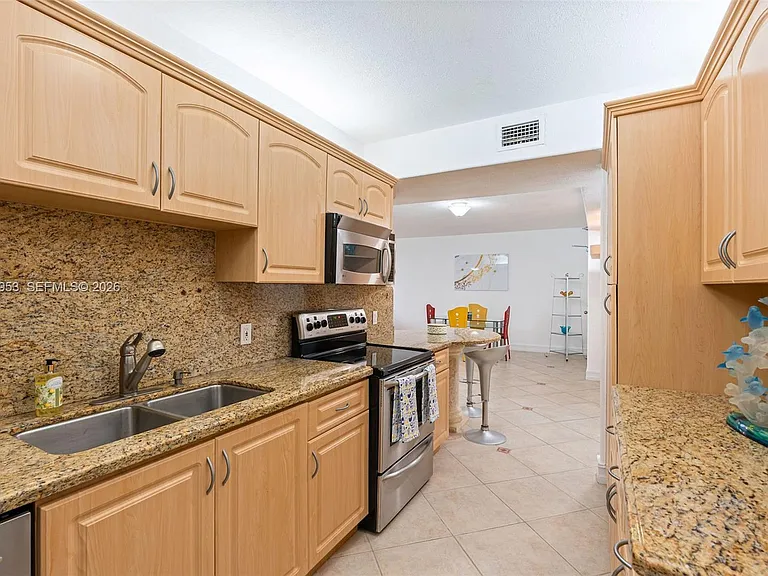 10185 Collins Ave #521 — Photo 13