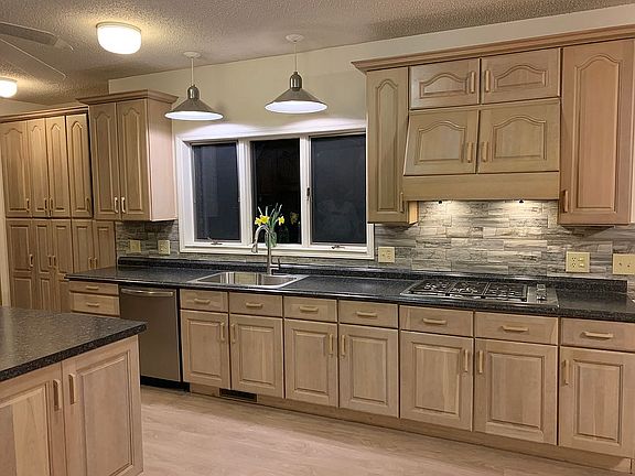 3rd image of 42 Mountain Lake Dr