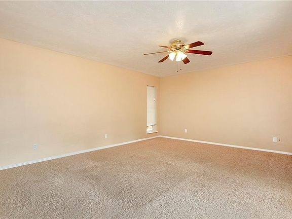 5th image of 1104 Windy Meadow Dr