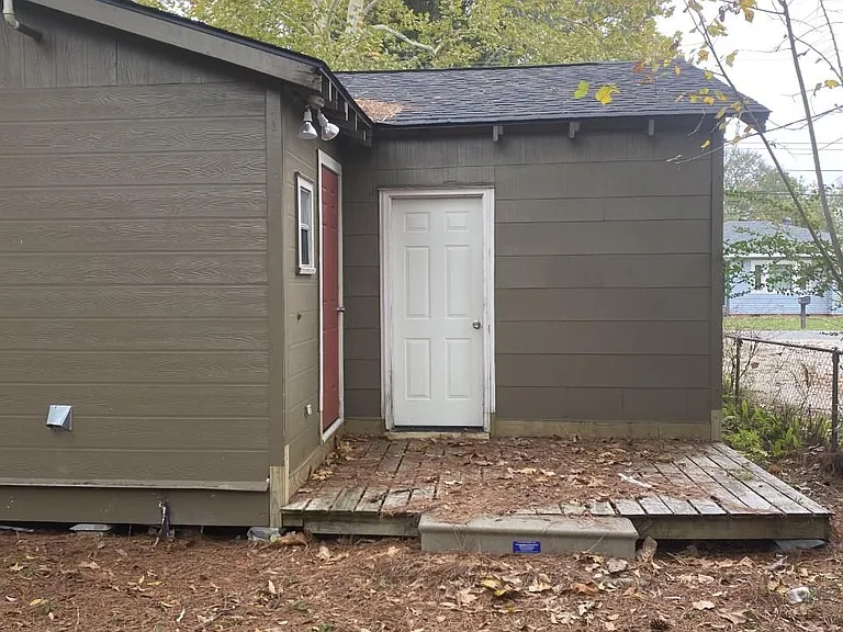 135 Woodrow St — Photo 2