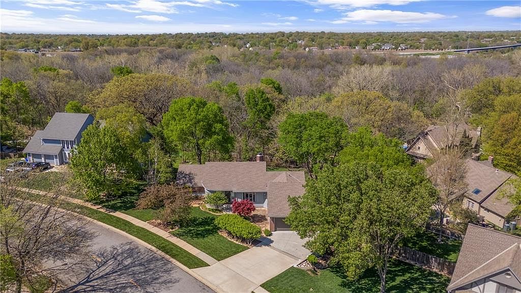 10808 W 109th St, Overland Park, KS 66210 | Zillow