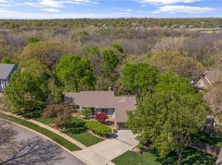 10808 W 109th St, Overland Park, KS 66210