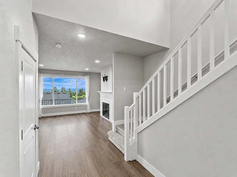 17555 SW Sunview Ln — Photo 4