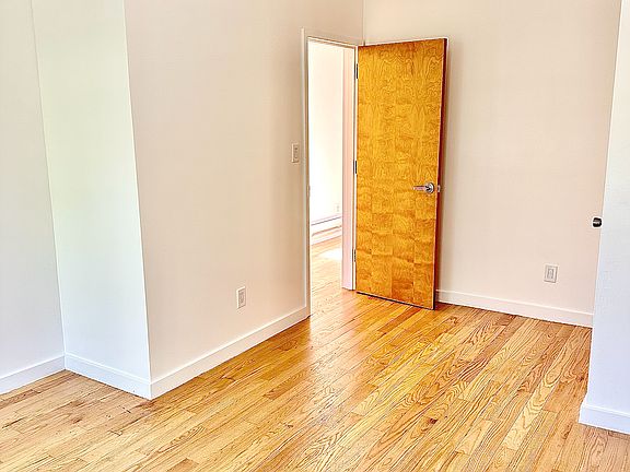 4th image of 229 Kent Ave APT 3