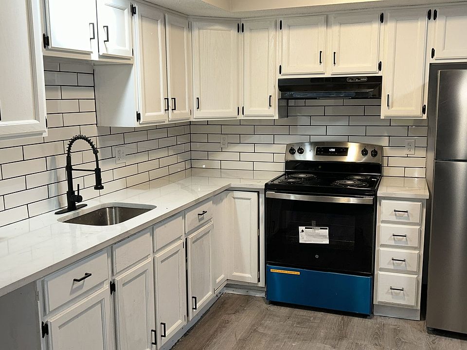 1st image of 115 E 5th St #Streetd3
