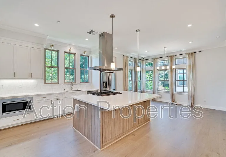2388 Toledo Ter — Photo 9