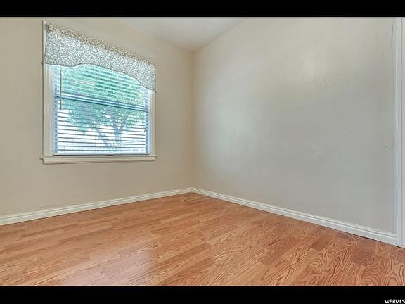 4th image of 937 E Elgin Ave