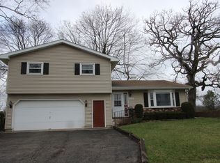 10215 Main St, Hebron, IL 60034