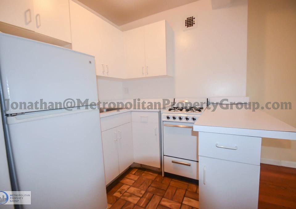 2nd image of 9 E 32nd St APT 2E
