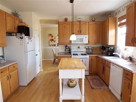 4th image of 5020 Highwood Ln