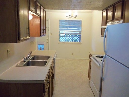 4th image of 9005 Sawtooth Ln #A