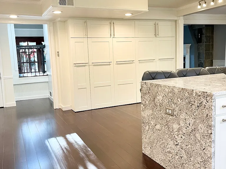 915 Woodlawn Dr NE — Photo 10