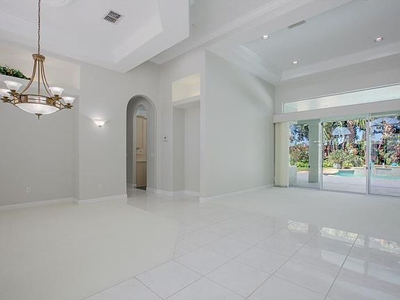 5th image of 908 Brightwater Cir