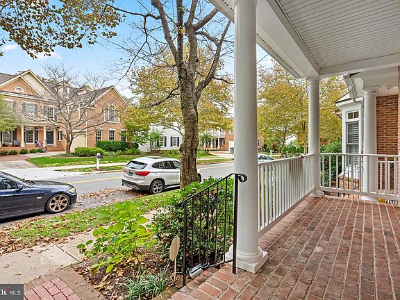 3rd image of 331 Oak Knoll Dr
