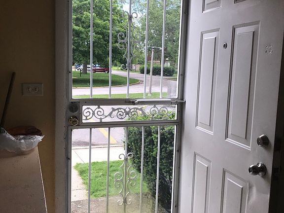 2nd image of 4052 Appleby Ln