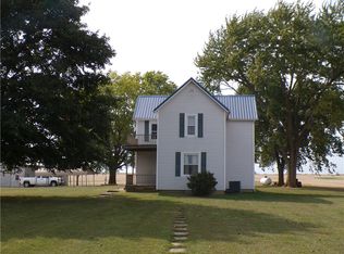 1175 N 2550 East Rd, Strasburg, IL 62465