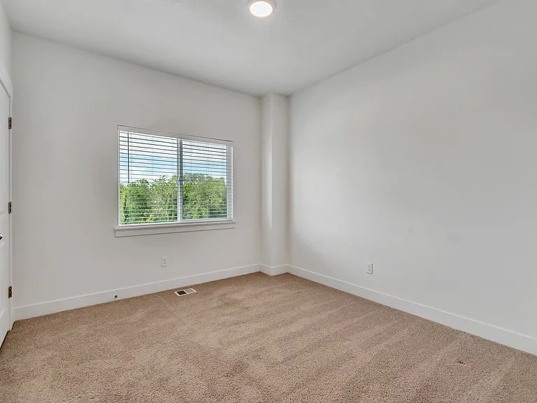 1593 N 1870 E — Photo 18