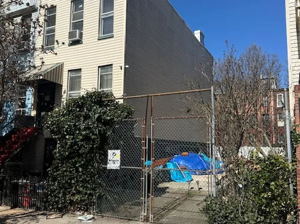 35 Cornelia Street image 1 of 3