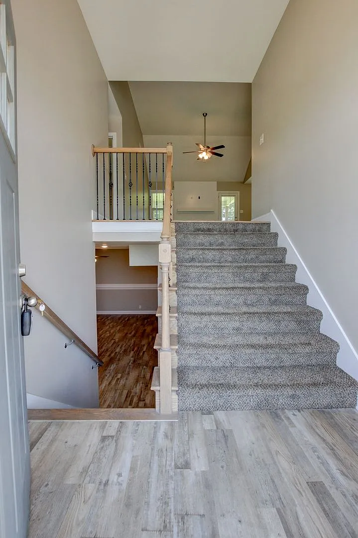 What a monsterous house. Wow — Photo 3