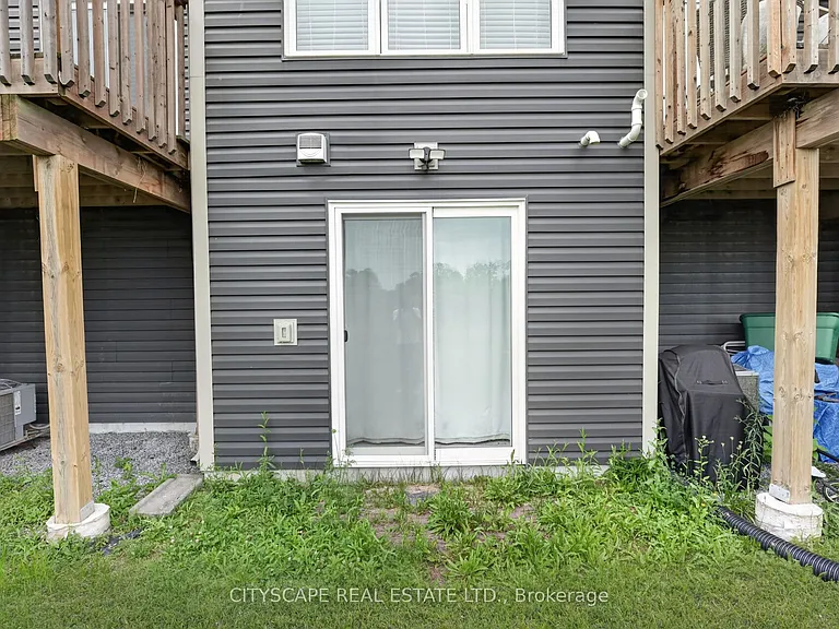 27 Lamb Cres — Photo 6