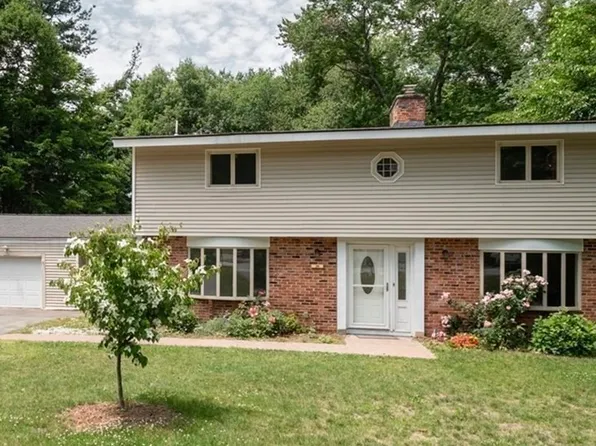 24 Pineneedle St, Chelmsford, MA 01824