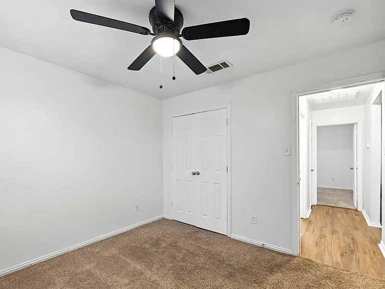 1713 Manor Garden Curv — Photo 17