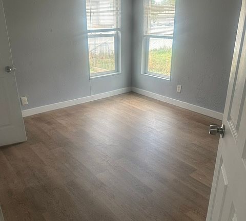 3rd image of 3426 S Mockingbird Way